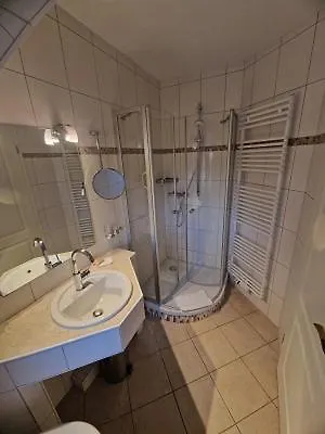 Inselhotel Kapitaen Tadsen / Amrum 酒店 内伯尔