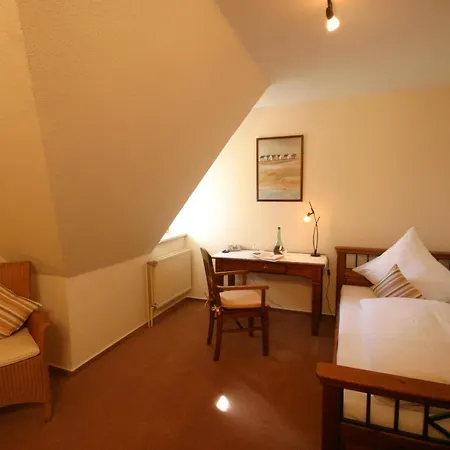 Inselhotel Kapitaen Tadsen / Amrum 酒店 3*
